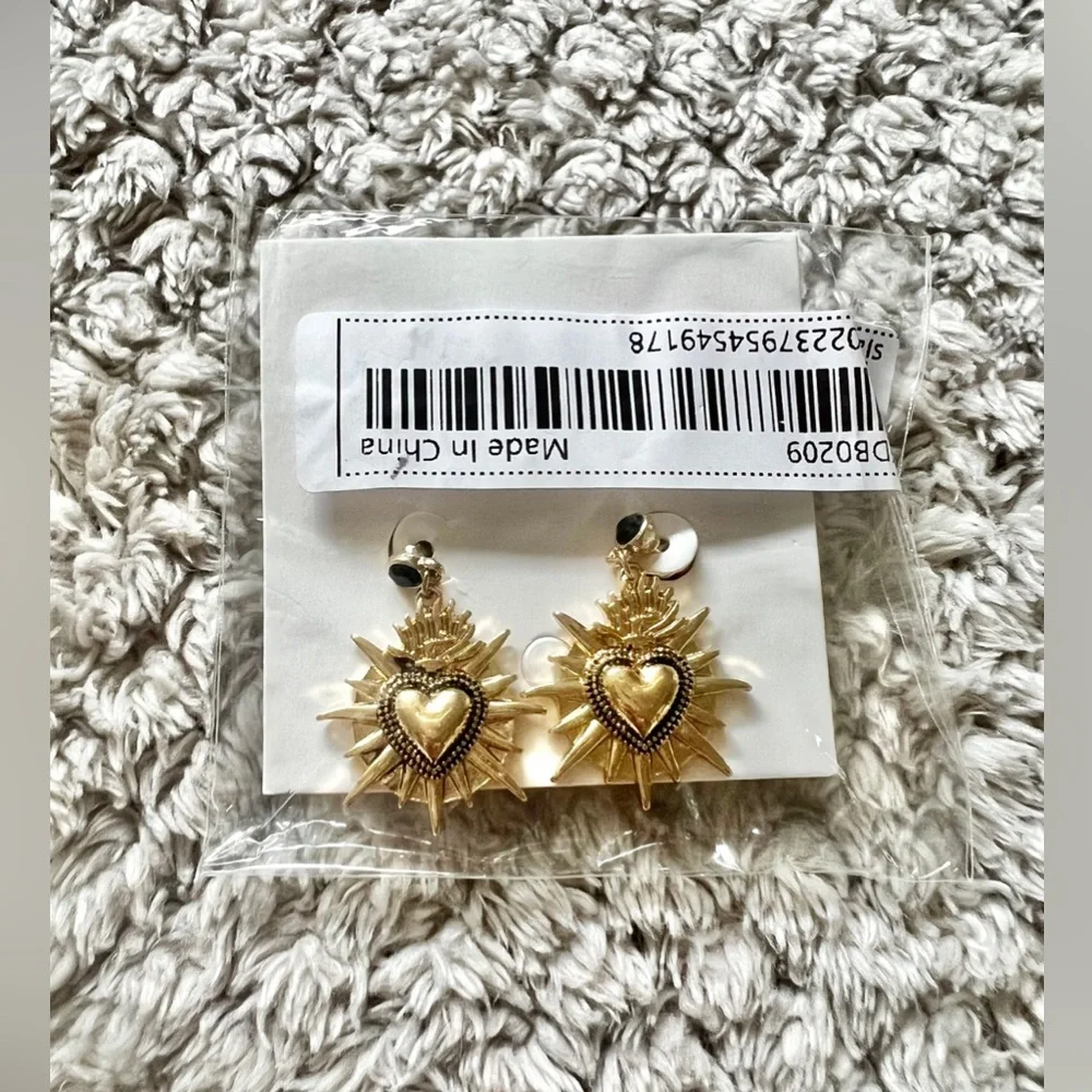 ⚜️🖤 Heart Decor Drop Earrings 🖤⚜️ Brand New - Picture 6 of 10